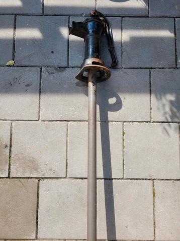 Gietijzeren handpomp/zwengelpomp beschikbaar voor biedingen