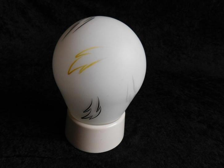 Vintage plafondlampje, melkglas met zwarte, gele en grijze f, Huis en Inrichting, Lampen | Plafondlampen, Gebruikt, Glas, Overige materialen