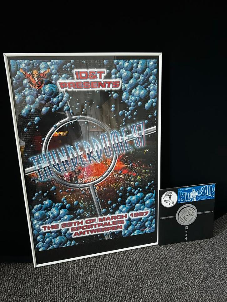 Thunderdome '97 Poster Ingelijst - Perfecte Staat!, Verzamelen, Posters, Zo goed als nieuw, Muziek, A1 t/m A3, Rechthoekig Staand