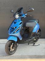 PIAGGIO ZIP 4T 3V BROM 2019 FULL OPTION CAMELEON EXCLUSIVE, Ophalen, Maximaal 45 km/u, Zip, Zo goed als nieuw