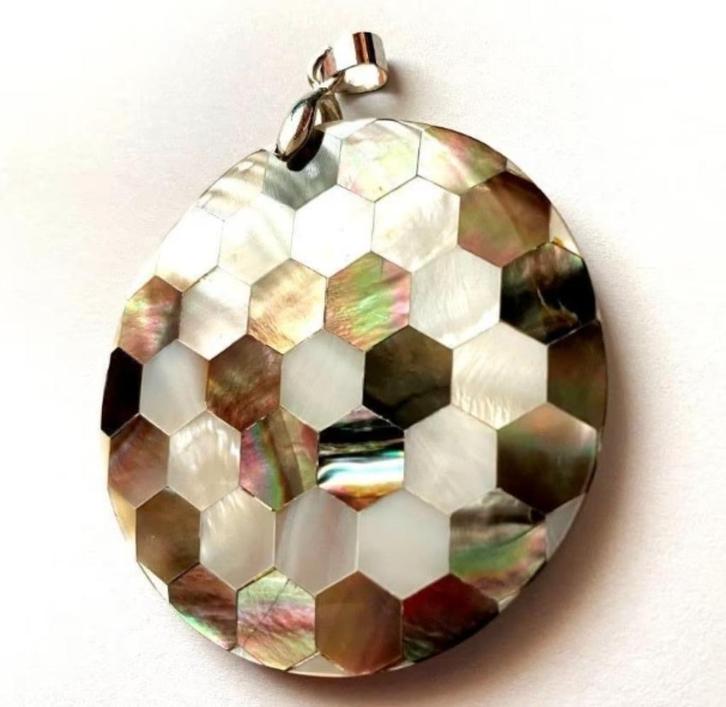 Prachtige Abalone Parelmoer zeshoek mozaïek pauashell hanger, Sieraden, Tassen en Uiterlijk, Kettinghangers, Nieuw, Steen of Mineraal