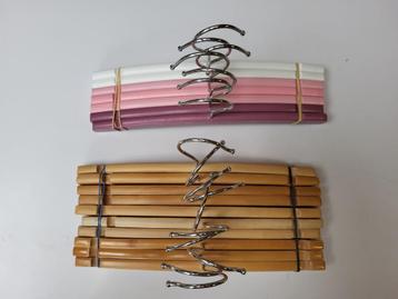 Kledinghangers baby en kinderkleding - 17 stuks beschikbaar voor biedingen