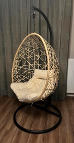 Hangstoel met zwart frame en beige kussens, Huis en Inrichting, Ophalen, Zo goed als nieuw, Zwart, Eén