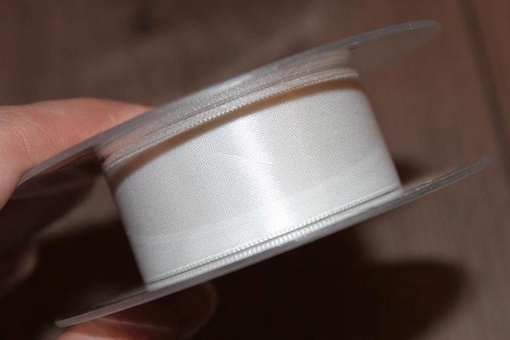 Satijn lint - wit col.009 - 25mm #2424, Hobby en Vrije tijd, Naaien en Fournituren, Nieuw, Lint, Band of Elastiek, Ophalen of Verzenden