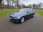 BMW 3-Serie 2.0IX 320 135KW Aut8 (f30) 2013 Grijs, Auto's, BMW, Zwart, 4 cilinders, Origineel Nederlands, 75 €/maand