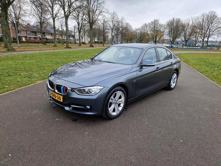 BMW 3-Serie 2.0IX 320 135KW Aut8 (f30) 2013 Grijs, Auto's, BMW, Particulier, 3-Serie, ABS, Airbags, Airconditioning, Alarm, Bluetooth