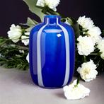 Een mooie kobalt blauwe designer vaas, Huis en Inrichting, Woonaccessoires | Vazen, Ophalen of Verzenden, Zo goed als nieuw