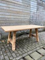 Mooie eiken eettafel tafel met metaal ornament