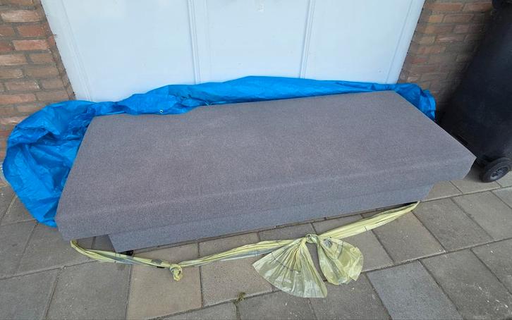 Grijze stoffen bank - 1 persoons met bak onder, Huis en Inrichting, Banken | Bankstellen, Gebruikt, Rechte bank, Eenpersoons, Minder dan 150 cm