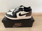 Nike Jordan 1 Retro Low OG Mocha Maat 42.5 (US 9), Kleding | Heren, Schoenen, Bruin, Nieuw, Ophalen of Verzenden, Sneakers of Gympen