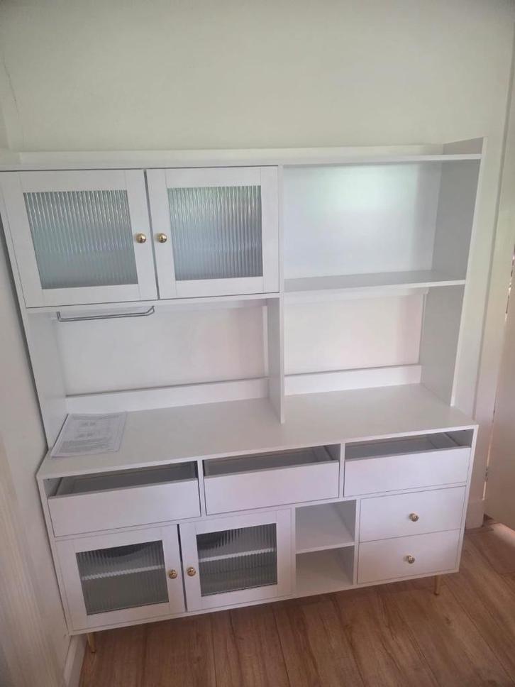 Een mooie witte buffet/dressoir kast + met wijn glazen houde, Huis en Inrichting, Kasten | Buffetkasten, Zo goed als nieuw, 150 tot 200 cm