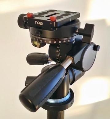 Benro carbon statief met Sirui 4-assige kop (Arca Swiss) beschikbaar voor biedingen