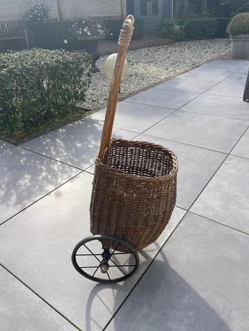 Vintage rieten boodschappenbloemen pluk karretje beschikbaar voor biedingen