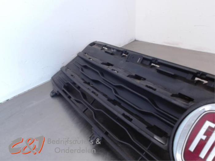 Grille van een Fiat Talento, Auto-onderdelen, Carrosserie en Plaatwerk, Fiat, Gebruikt, 3 maanden garantie, Ophalen of Verzenden