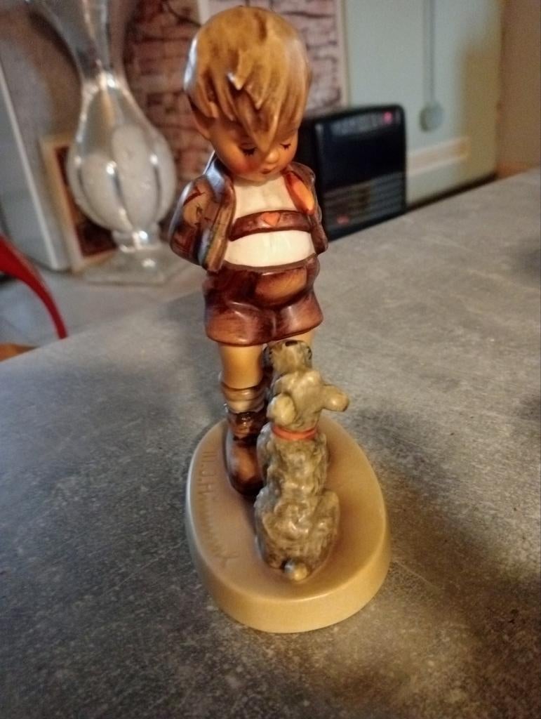 Hummel Jongen met Hond - 14 cm, Ophalen