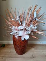 Decoratieve bruin gevlekte vaas met kunstbloemen, Huis en Inrichting, Overige kleuren, 50 tot 75 cm, Aardewerk of Porselein, Ophalen of Verzenden