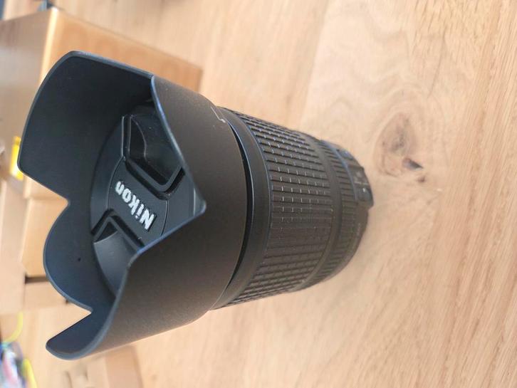 Nikon AF-S DX Nikkor 18-140 - f/3.5-5.6G ED VR + zonnekap, Audio, Tv en Foto, Fotografie | Lenzen en Objectieven, Zo goed als nieuw