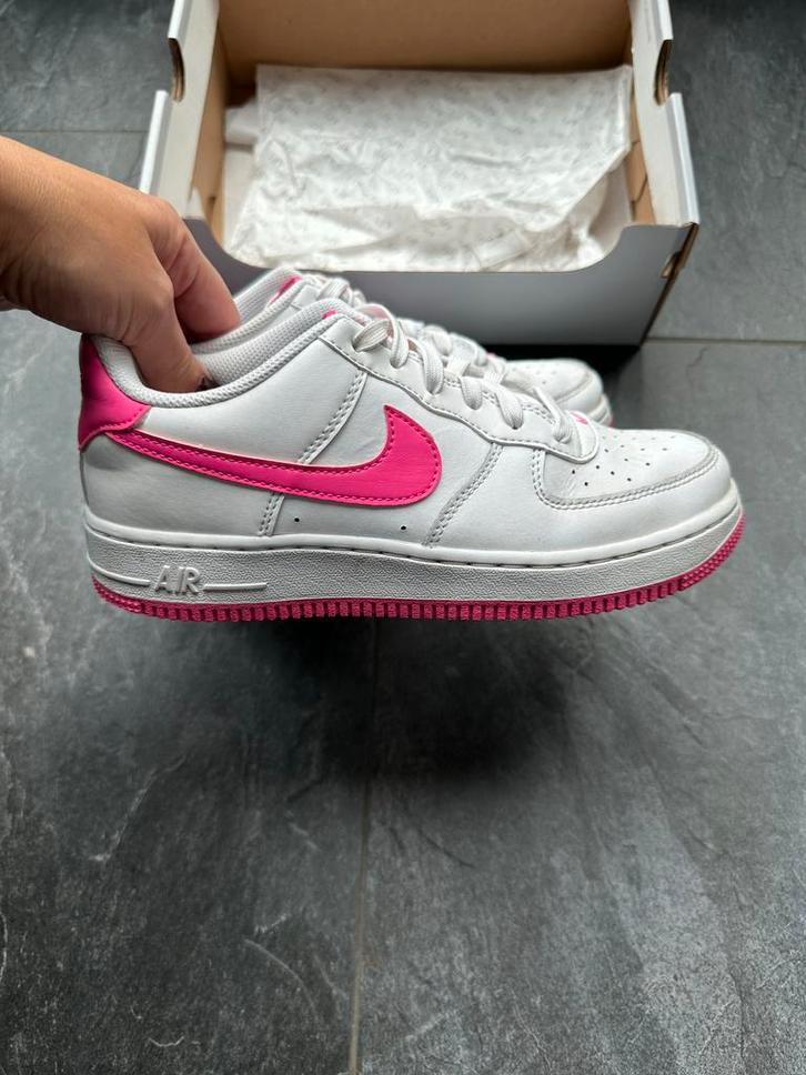 Nike Air Force 1 Meisjes 37,5 ZGAN, Kleding | Dames, Schoenen, Zo goed als nieuw, Sneakers of Gympen, Wit, Ophalen of Verzenden