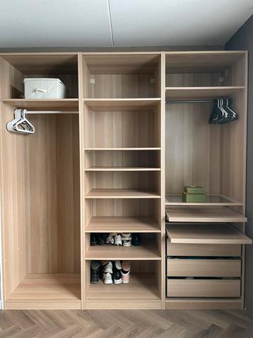 Kleding kast pak kast beschikbaar voor biedingen