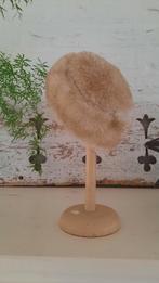 Hoedenstandertje met bontmutsje (nuzzelspul), Ophalen of Verzenden