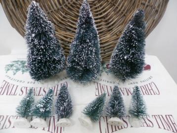 9x decoratie kleine kerstboompjes beschikbaar voor biedingen