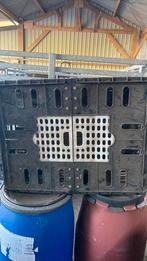 2x kippenkrat, Ophalen, Zo goed als nieuw, Drinken en Voederen