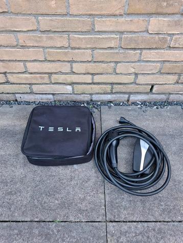 Tesla mobiele connector lader 230v lees text beschikbaar voor biedingen