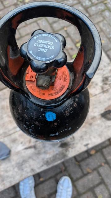 Volle co2 gasfles. beschikbaar voor biedingen