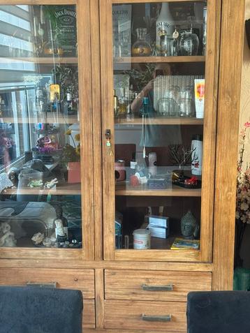 Teak houten vitrine kast beschikbaar voor biedingen