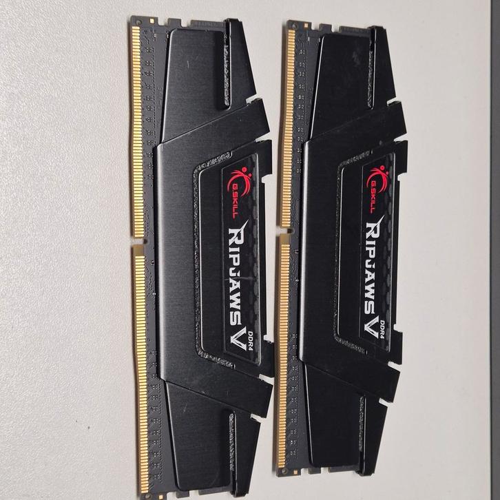 G-Skill Ripjaws 8GB DDR4 3200 desktop geheugen, Computers en Software, RAM geheugen, Gebruikt, Desktop, 8 GB, DDR4, Verzenden