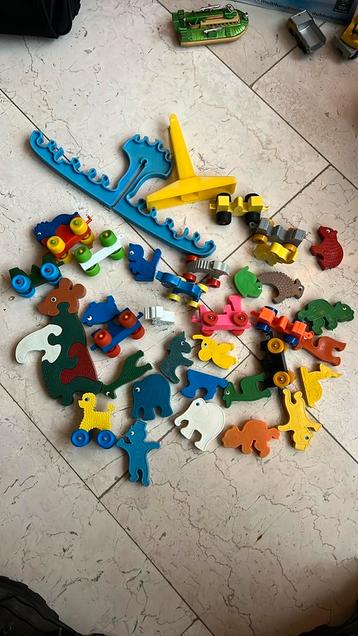 Vintage Rubberen Figuurtjes met Wagons beschikbaar voor biedingen