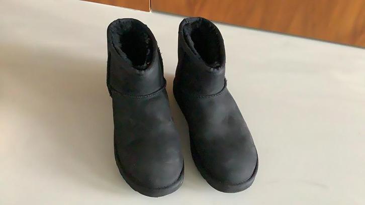 UGG Australia korte laars zwart, Kleding | Dames, Schoenen, Zo goed als nieuw, Zwart, Ophalen of Verzenden