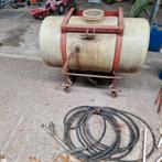 Gratis spuit achter tractor, Ophalen