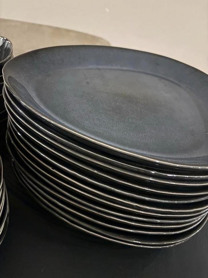 Serviesgoed borden driehoek vorm Denim Blue Action, Huis en Inrichting, Keuken | Servies, Zo goed als nieuw, Bord(en), Effen, Keramiek