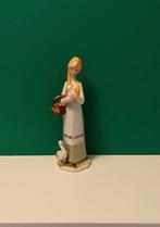 Vintage Beeld meisje met gans Vaga International 20 cm, Verzamelen, Beelden en Beeldjes, Ophalen of Verzenden, Zo goed als nieuw