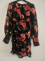 Zwart cocktailjurkje met rode bloemen, Kleding | Dames, Jurken, Maat 38/40 (M), Zwart, Ophalen of Verzenden, Zo goed als nieuw