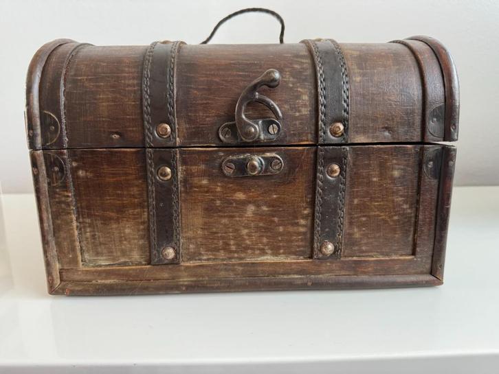 Authentiek vintage houten kistje met metalen beslag, Huis en Inrichting, Woonaccessoires | Kisten, Gebruikt, Minder dan 50 cm