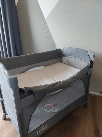 Joie Kubbie Sleep Co-sleeper / Campingbedje beschikbaar voor biedingen