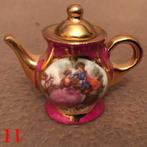 Porseleinen Miniatuur Theepotje, Ophalen of Verzenden, Zo goed als nieuw, Porselein, Beeldje(s)