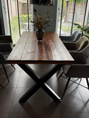 Eikenhouten, dubbellaags eettafel beschikbaar voor biedingen