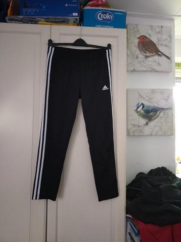 Mooie zwarte sportieve broek van Adidas maat 38 40  beschikbaar voor biedingen