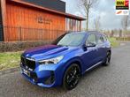 BMW X1 XDrive30e M-sport, trekhaak, HUD, H&K, camera, Gebruikt, Met garantie (alle), Blauw, Bedrijf