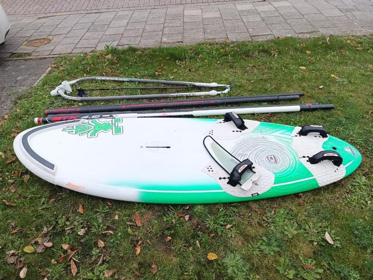 Complete windsurfset Starboard Atomiq 120, Watersport en Boten, Windsurfen, Gebruikt, Complete set, 250 tot 300 cm, Met vin(nen)