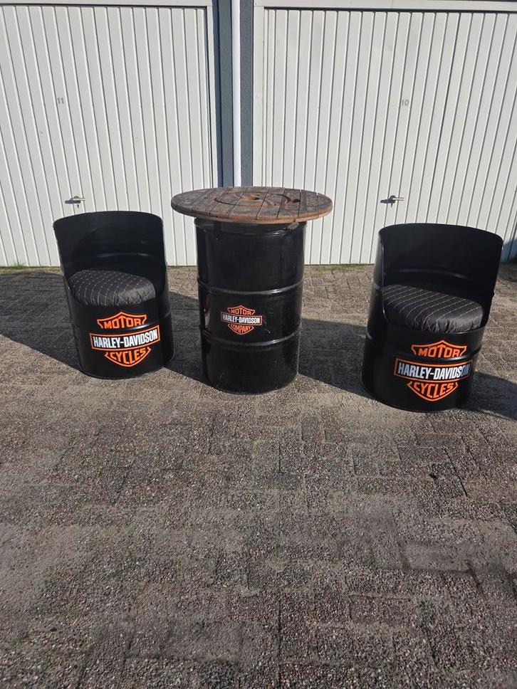 Harley Davidson Vat Set - Tafel & Stoelen, Huis en Inrichting, Complete eetkamers, Ophalen
