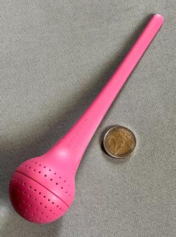 Normann Copenhagen Thee-ei, Swingend Roze Siliconenrubber beschikbaar voor biedingen