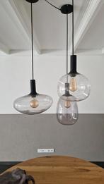 3 hanglampen van glas met zwart montuur, Huis en Inrichting, Lampen | Hanglampen, Ophalen of Verzenden, Zo goed als nieuw, Glas