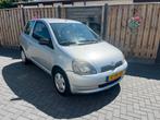 Toyota Yaris 2001 Grijs automaat nw apk, Automaat, 1299 cc, Stof, 400 kg