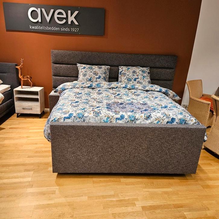 Avek noflik vlak 180 x 210 als showroommodel, Huis en Inrichting, Slaapkamer | Boxsprings, Nieuw, 180 cm, Tweepersoons, Overige kleuren