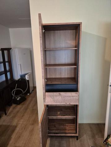 2 Mooie Opbergkasten met Planken en Deurtjes beschikbaar voor biedingen