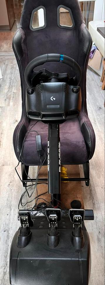 Playseat met Logitech G923 Stuurwiel beschikbaar voor biedingen
